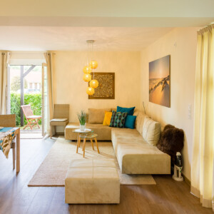Das einladende Wohnzimmer in der Ferienwohnung P3 im Ostseebad Prerow. Das einladende Wohnzimmer in der FeWo. Ferienwohnung mieten im Ostseebad Prerow.