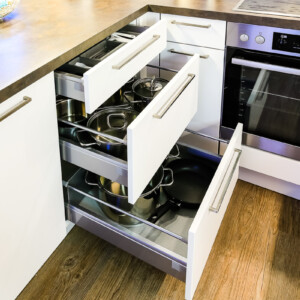 Die Küchenaustattung in der Ferienwohnung P3 im Ostseebad Prerow. Die Küchenaustattung in der FeWo. Ferienwohnung mieten im Ostseebad Prerow.