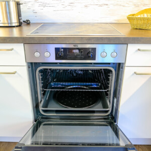 Der hochwertige Backofen in der Ferienwohnung P3 im Ostseebad Prerow. Der Backofen in der FeWo. Ferienwohnung mieten im Ostseebad Prerow.