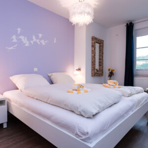 Traumhaft nächtigen … Schlafzimmer der Ferienwohnung P3 in Prerow an der Ostsee. Geeignet für 2 Personen. Bild: Sebastian Lehmann - L-S-Photographie.de