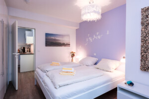 Traumhaft schlafen in unserer exklusiv eingerichteten Ferienwohnung P3 für 2 Personen in Prerow. Traumhaft schlafen in unserer exklusiv eingerichteten Ferienwohnung P3 für 2 Personen in Prerow. FeWo mieten an der Ostsee. Bild: Sebastian Lehmann - L-S-Photographie.de