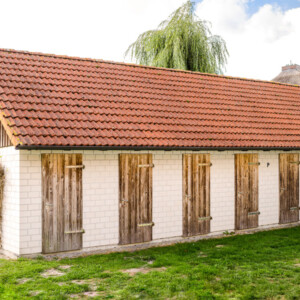 Das Nebengebäude mit dem abschließbaren Schuppen für ihren Aufenthalt bei uns in unserer exklusiv eingerichteten Ferienwohnung P3 für 2 Personen in Prerow. Das Nebengebäude mit dem abschließbaren Schuppen für ihren Aufenthalt bei uns in unserer exklusiv eingerichteten Ferienwohnung P3 für 2 Personen in Prerow. Bild: Sebastian Lehmann - L-S-Photographie.de