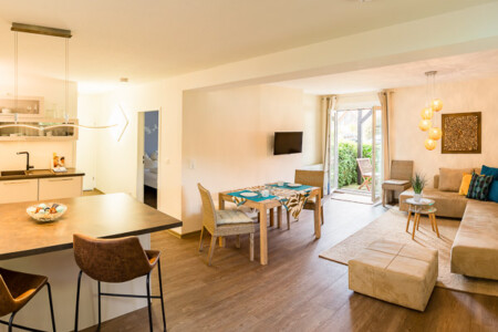 Ferienwohnung Kranichflug (P3) für 2 Personen und ein Kind in der Residenz Kormoran in Prerow. Exklusiv eingerichtete Ferienwohnung im Darß direkt an der Ostsee. Ferienwohnung-P3-für-2-Personen-und-Kind-Residenz-Kormoran-Prerow-Darss-Ostsee