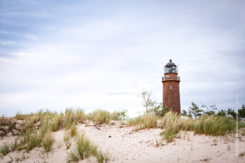 Leuchtturm Darßer Ort bei Prerow vom Weststrand aus gesehen. Leuchtturm Darßer Ort bei Prerow vom Weststrand aus gesehen. Ferienwohnung mieten in Prerow. Bild: Sebastian Lehmann - L-S-Photographie.de