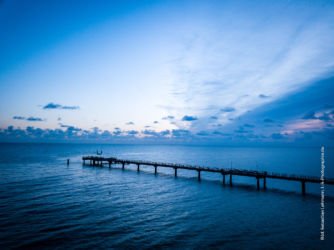 Die Seebrücke im Ostseebad Prerow auf der Habinsel Fischland-Darss-Zingst. Die Seebrücke im Ostseebad Prerow auf der Habinsel Fischland-Darss-Zingst. Ferienwohnung mieten in Prerow. Bild: Sebastian Lehmann - L-S-Photographie.de