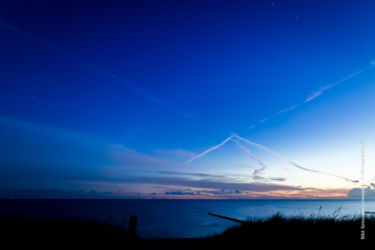Sportstrand Prerow noch mit Sternenhimmel beim Sonnenaufgang über Hiddensee und Zingst. Sportstrand Prerow noch mit Sternenhimmel beim Sonnenaufgang über Hiddensee und Zingst. Bild: Sebastian Lehmann - L-S-Photographie.de