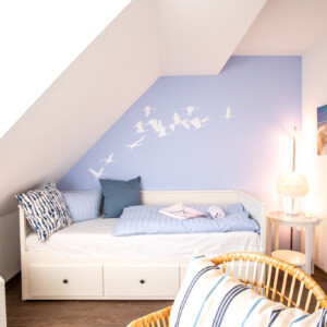 Das Mehrzweckzimmer in der exklusiven Ferienwohnung P7. Das Bett läßt sich ausziehen und bietet zwei zusätzliche Schlafplätze mit zwei hochwertigen und vollwertigen Matratzen mit je 90x200cm. Das Mehrzweckzimmer in der exklusiven Ferienwohnung P7.