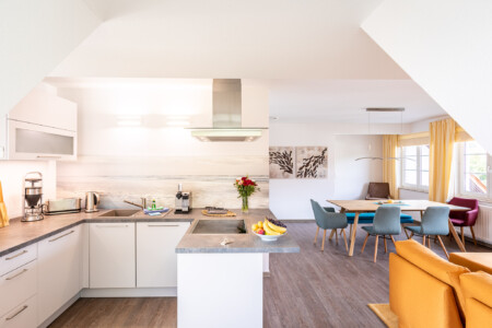 Ferienwohnung Traumstrand (P7) für 4 Personen und ein Kind in der Residenz Kormoran in Prerow. Exklusiv eingerichtete, geräumige Maisonette-Ferienwohnung im Darß direkt an der Ostsee. Ferienwohnung-P7-für-4-Personen-Residenz-Kormoran-Prerow-Darss-Ostsee