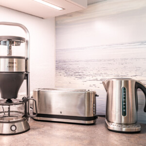 Die Küchenaustattung in der Ferienwohung P7 - Kaffeemaschine, Teekocher, Toaster. Ferienwohnung P7 für 4 Personen mieten im Ostseebad Prerow. Die Küchenaustattung in der Ferienwohung P7 - Kaffeemaschine, Teekocher, Toaster. Ferienwohnung P7 für 4 Personen mieten im Ostseebad Prerow.