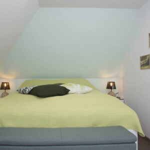 Das Elternschlafzimmer hat zwei hochwertige Matratzen (je90x200cm) sowie eine durchgängige komfortable Futonauflage - dies garantiert ein exzellentes Schlaferlebnis